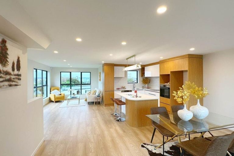 Photo of property in 10f Robert Burke Place, Henderson, Auckland, 0612