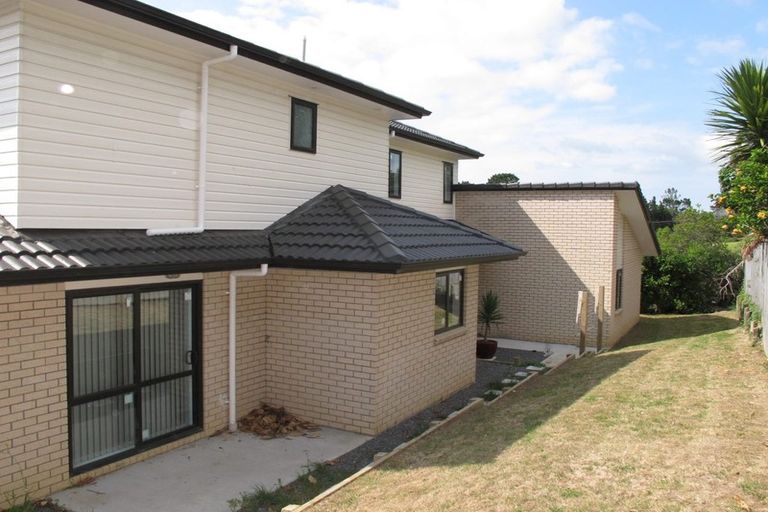 Photo of property in 104 Lake Panorama Drive, Henderson Valley, Auckland, 0612