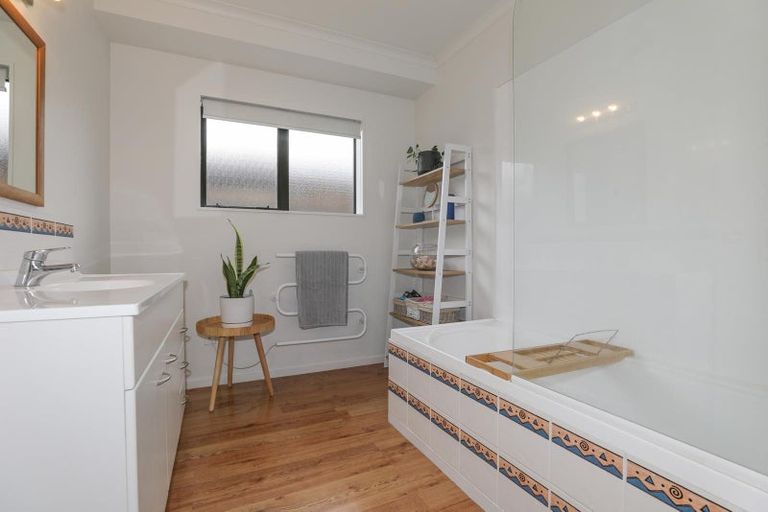 Photo of property in 29 Caulfield Place, Pukehangi, Rotorua, 3015