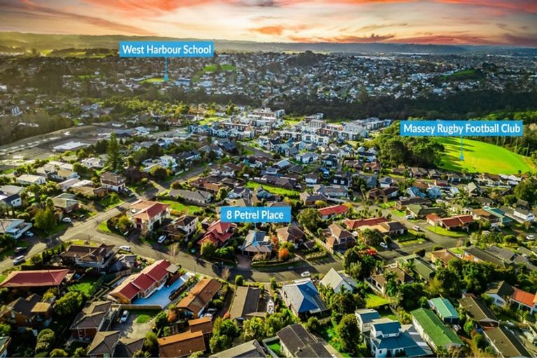 Photo of property in 8 Petrel Place, Massey, Auckland, 0614