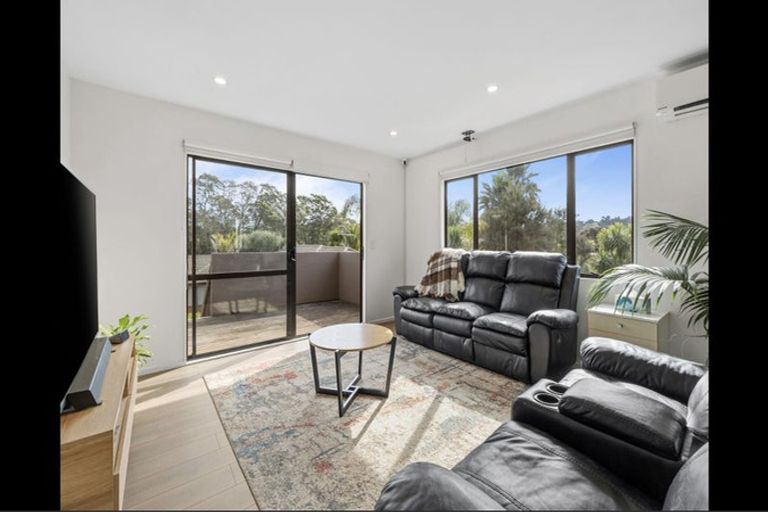 Photo of property in 16 Monkton Close, Greenhithe, Auckland, 0632