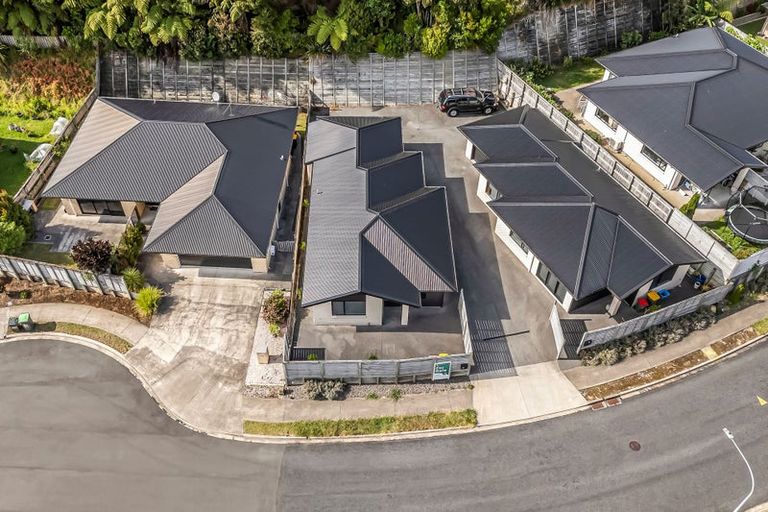 Photo of property in 8a Frederick Place, Whalers Gate, New Plymouth, 4310