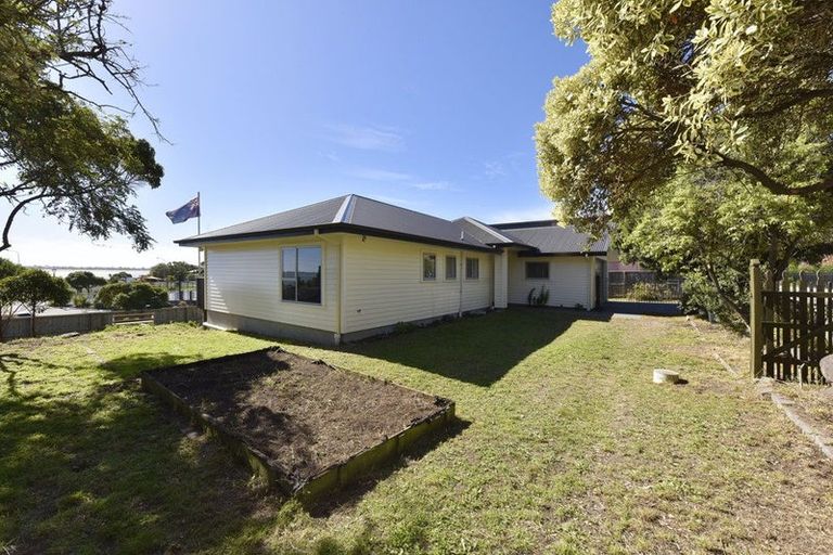 Photo of property in 5 Main Road, Redcliffs, Christchurch, 8081