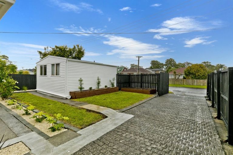 Photo of property in 1/38 Edwards Avenue, Henderson, Auckland, 0610