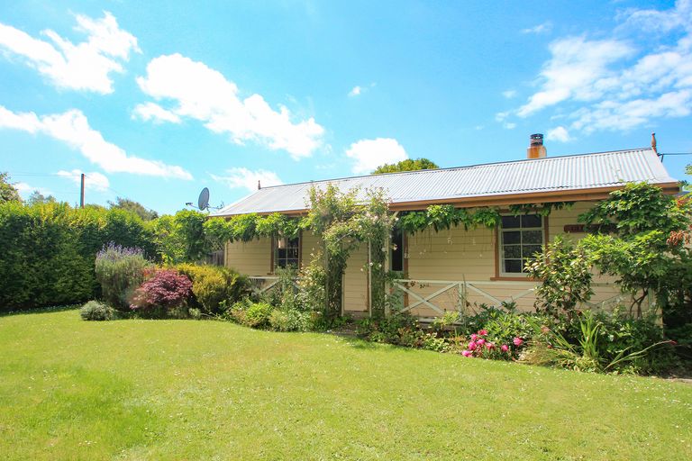 Photo of property in 22 High Street, Kakanui, Oamaru, 9495