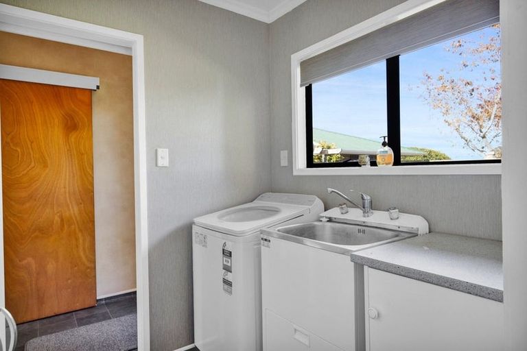 Photo of property in 44 Rawhitiroa Road, Eltham, 4322