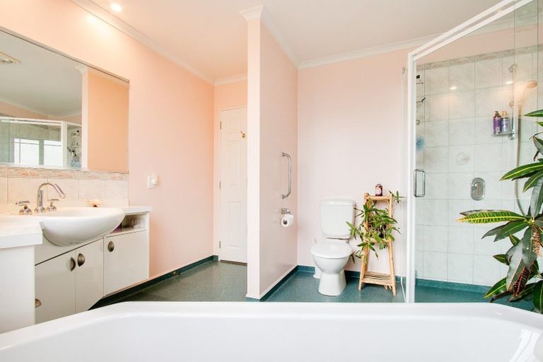 Photo of property in 15 Kavanagh Road, Hospital Hill, Napier, 4110