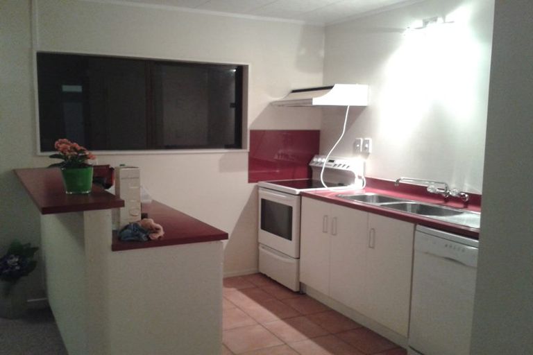 Photo of property in 30 Holiday Road, Stanmore Bay, Whangaparaoa, 0932