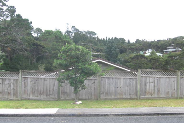 Photo of property in 1/128 Spinella Drive, Bayview, Auckland, 0629