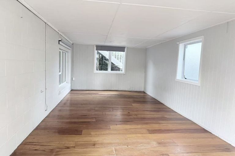 Photo of property in 16 Helena Street, Massey, Auckland, 0614