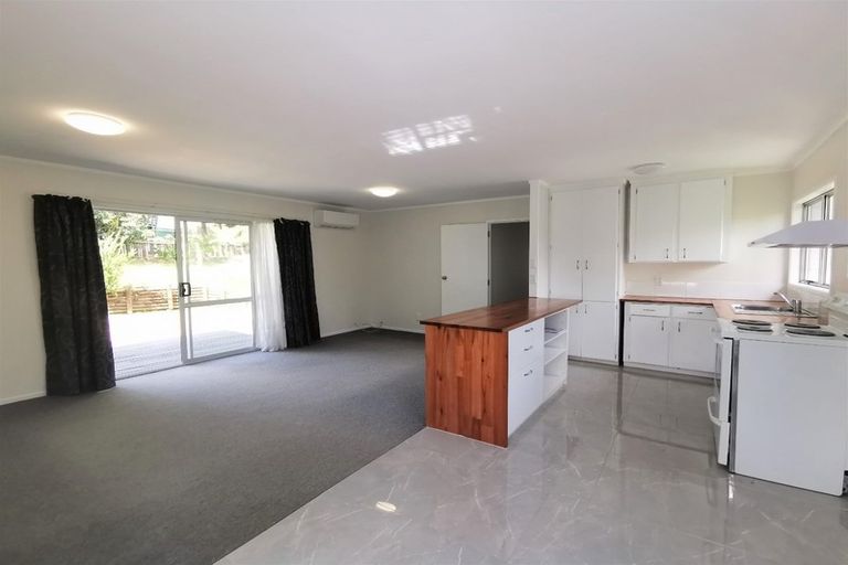 Photo of property in 44 Cedar Heights Avenue, Massey, Auckland, 0614