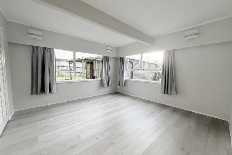 Photo of property in 16 Helena Street, Massey, Auckland, 0614