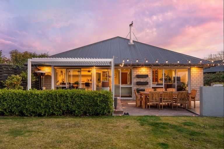 Photo of property in 16 Flaxgrove Place, Parklands, Christchurch, 8083