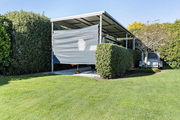 Photo of property in 74 Koru Road, Omata, New Plymouth, 4374