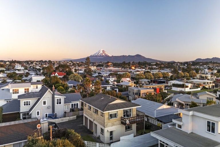 Photo of property in 3/12 Beach Street, Fitzroy, New Plymouth, 4312