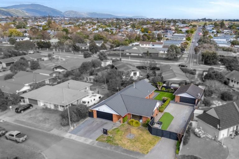 Photo of property in 5 Oakwood Grove, Paraparaumu Beach, Paraparaumu, 5032