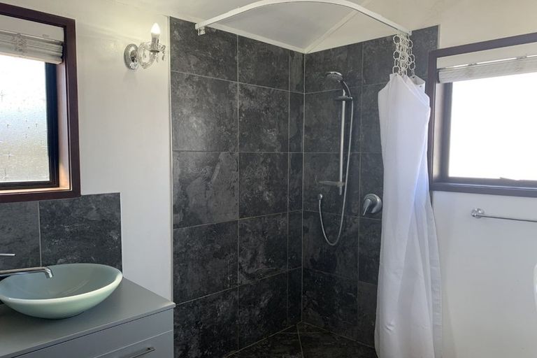 Photo of property in 1/16 Frank Evans Place, Henderson, Auckland, 0610