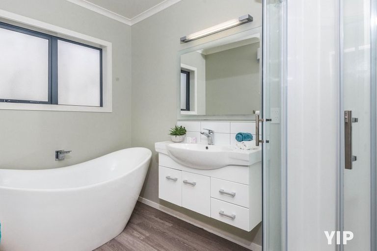 Photo of property in 4 Cresswell Place, Johnsonville, Wellington, 6037