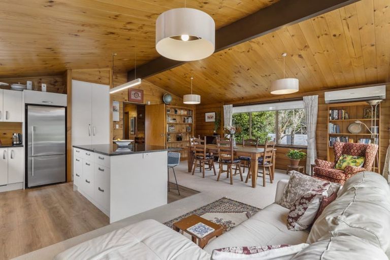 Photo of property in 17 Kawaka Street, Titirangi, Auckland, 0604