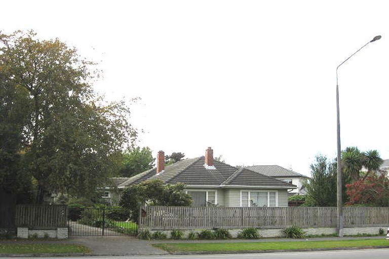 Photo of property in 70 Memorial Avenue, Ilam, Christchurch, 8053