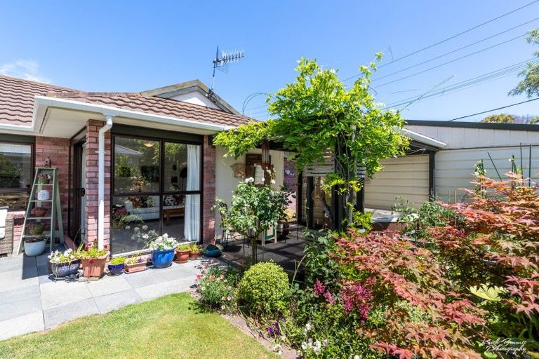 Photo of property in 2b Terminus Street, Silverstream, Upper Hutt, 5019