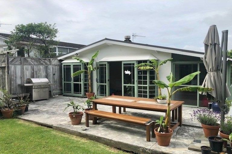 Photo of property in 2/23 Bevyn Street, Castor Bay, Auckland, 0620