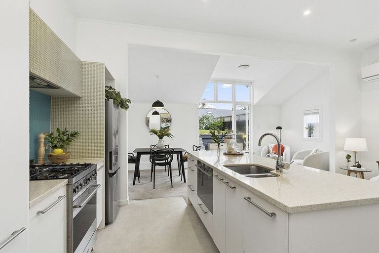 Photo of property in 30 Cleveland Street, Brooklyn, Wellington, 6021