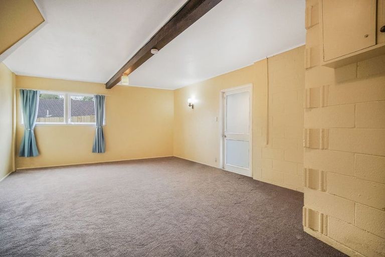 Photo of property in 392 Glenfield Road, Glenfield, Auckland, 0629