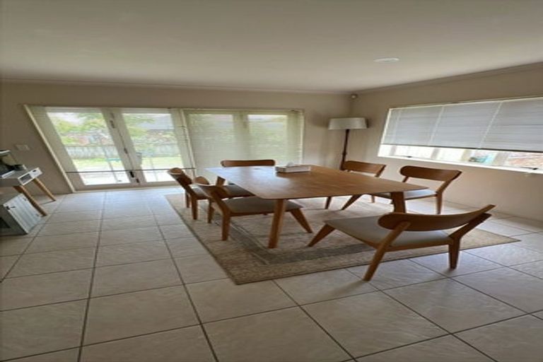 Photo of property in 8 Jomard Terrace, Northcross, Auckland, 0632