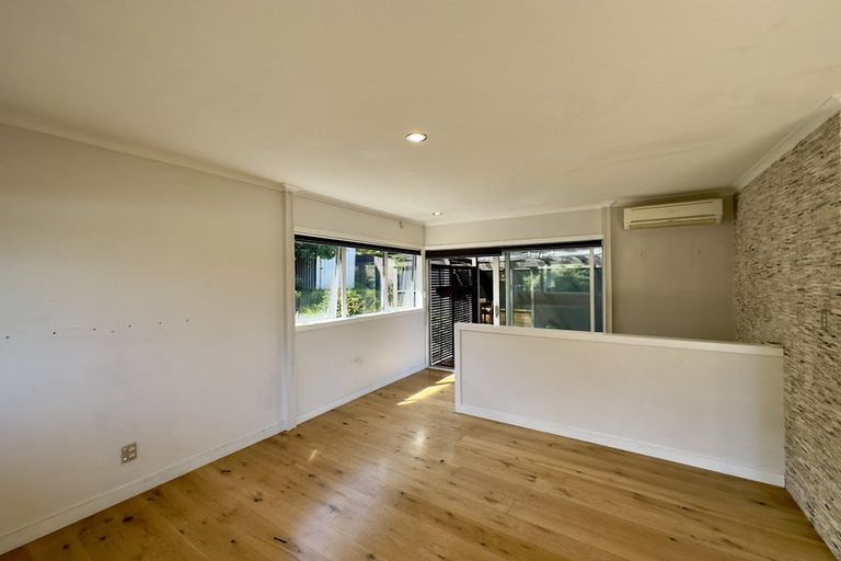 Photo of property in 2/49 Archers Road, Hillcrest, Auckland, 0629