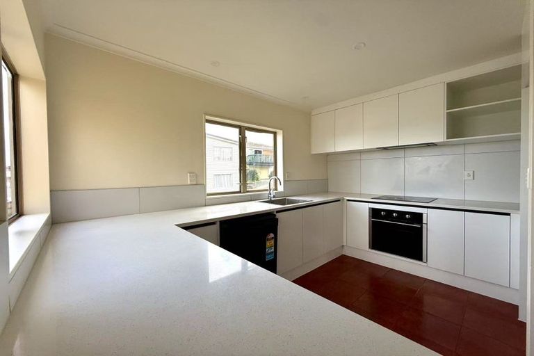 Photo of property in 10 Glendhu Road, Bayview, Auckland, 0629
