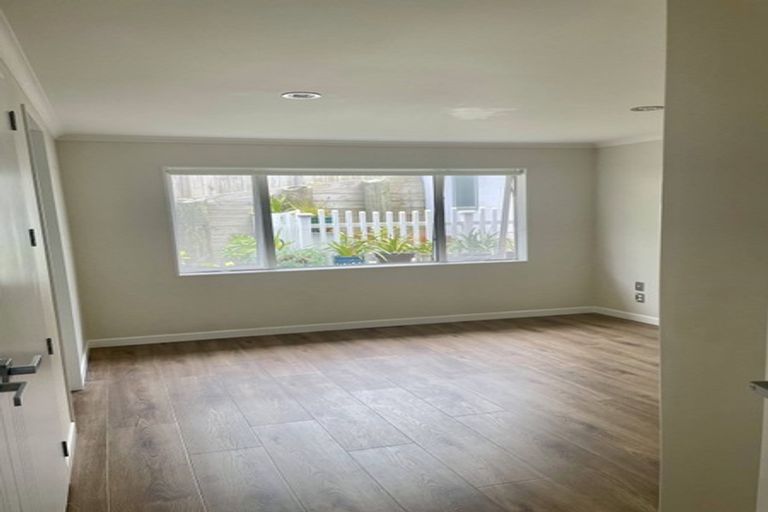 Photo of property in 40 Corricvale Way, Northcross, Auckland, 0630