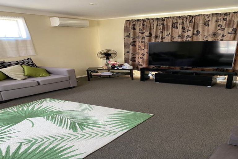 Photo of property in 4112 Great North Road, Glen Eden, Auckland, 0602