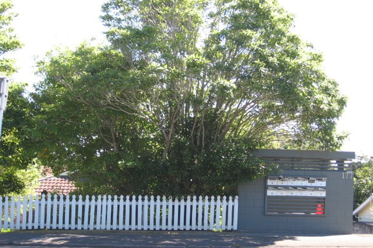 Photo of property in 9/177 Onewa Road, Birkenhead, Auckland, 0626