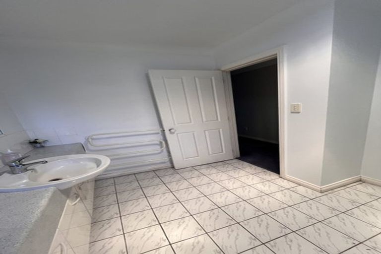 Photo of property in 111 Wheturangi Road, Greenlane, Auckland, 1051