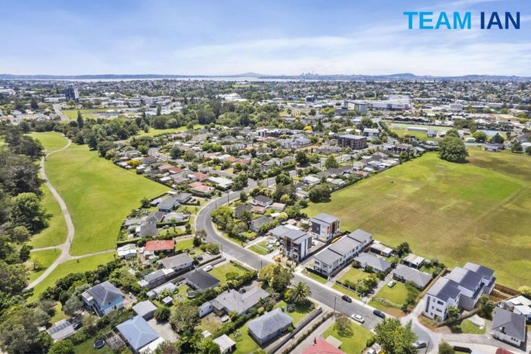 Photo of property in 1/68 Smythe Road, Henderson, Auckland, 0612