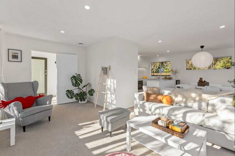 Photo of property in 21b Colchester Crescent, Newlands, Wellington, 6037