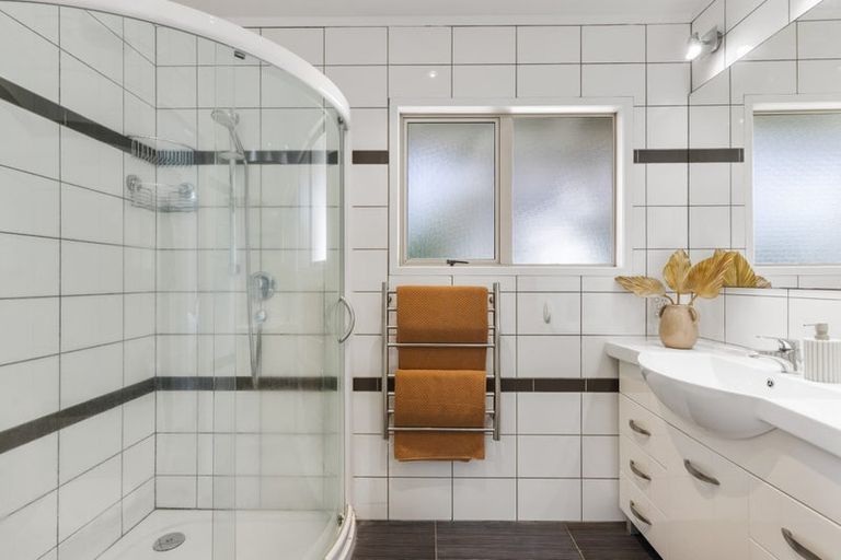 Photo of property in 1/8 Drome View Place, Beach Haven, Auckland, 0626