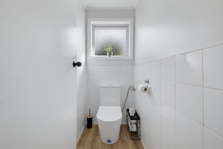 Photo of property in 2 Bromley Place, Westown, New Plymouth, 4310