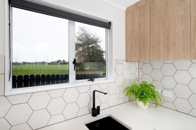 Photo of property in 2/77 Luanda Drive, Ranui, Auckland, 0612