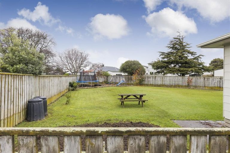 Photo of property in 9 Holland Crescent, Bulls, 4818