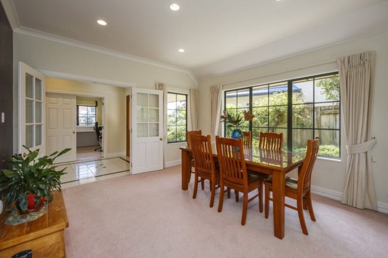 Photo of property in 5 Kilkenny Place, Fitzherbert, Palmerston North, 4410