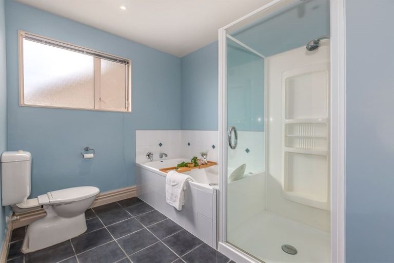 Photo of property in 19 Paremata Drive, Paremata, Porirua, 5024