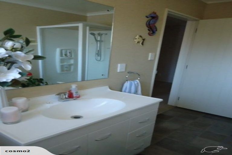 Photo of property in 35 Boston Parade, Kelvin Grove, Palmerston North, 4414