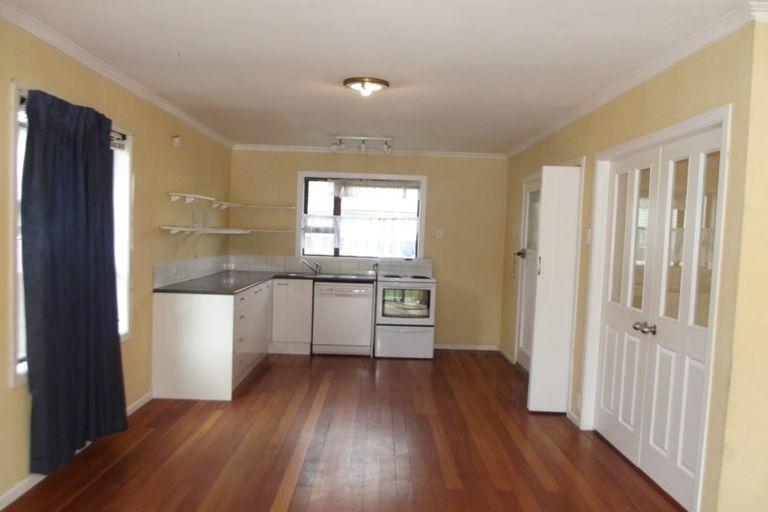 Photo of property in 11 Luckie Street, Tawa, Wellington, 5028