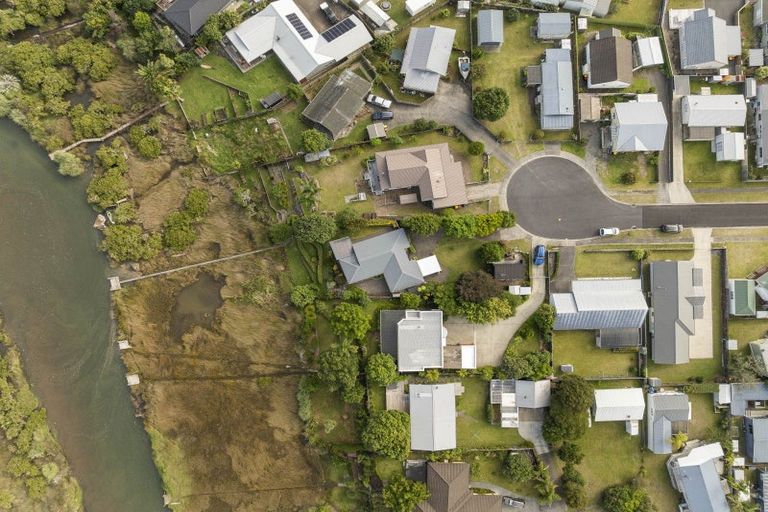 Photo of property in 106 Whitby Place, Whangamata, 3620