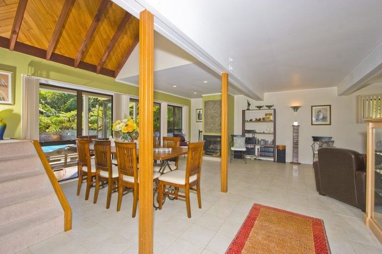 Photo of property in 28 Puawai Place, Northcote, Auckland, 0627
