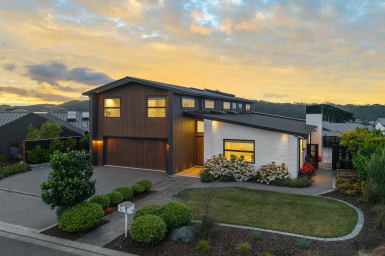 Photo of property in 14 Rotorua Grove, Aotea, Porirua, 5024