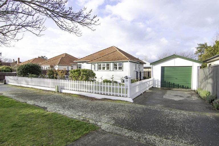 Photo of property in 25 Ihle Street, Terrace End, Palmerston North, 4410
