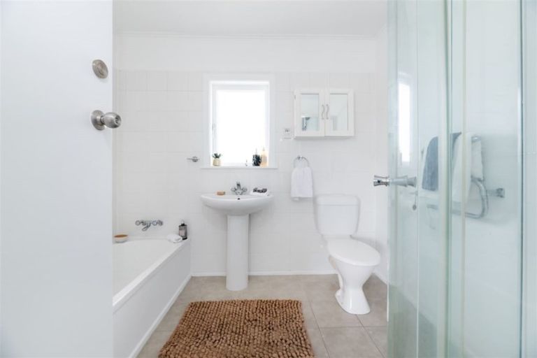 Photo of property in 1/318 Rangatira Road, Beach Haven, Auckland, 0626